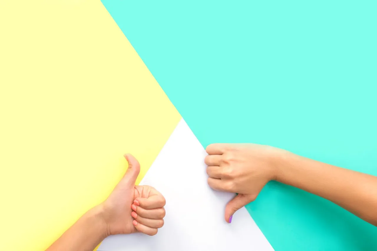 An insightful look at the advantages and disadvantages of the Print on Demand business model, helping creators and entrepreneurs make informed decisions.