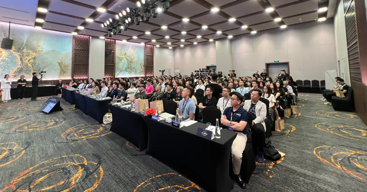 Engaged audience at ShopX, the leading Shopify retention event.